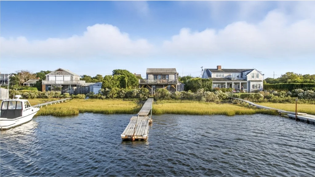 4 bed, 2 bath apartment for rent at 26 Tennessee Ave, Nantucket — photo 2 of 40