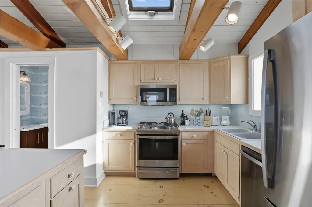 4 bed, 2 bath apartment for rent at 26 Tennessee Ave, Nantucket — photo 16 of 40