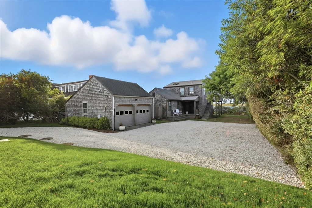 4 bed, 2 bath apartment for rent at 26 Tennessee Ave, Nantucket — photo 27 of 40
