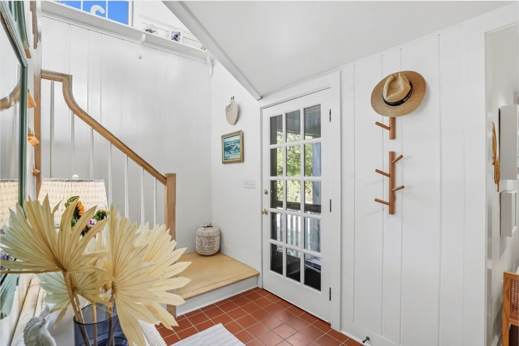 4 bed, 2 bath apartment for rent at 26 Tennessee Ave, Nantucket — photo 7 of 40