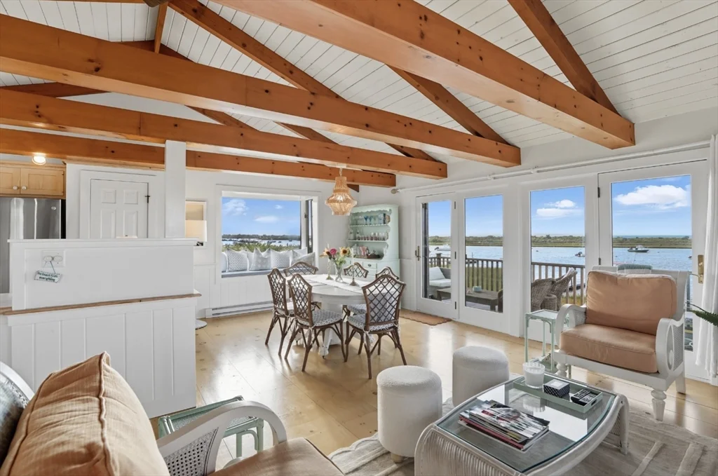 4 bed, 2 bath apartment for rent at 26 Tennessee Ave, Nantucket — photo 4 of 40