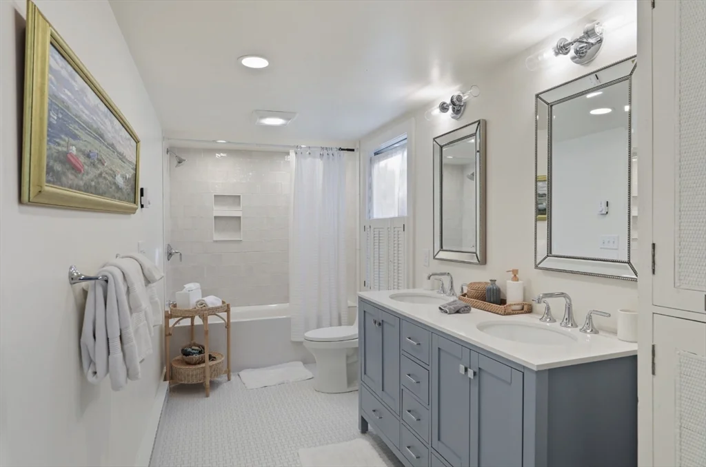 4 bed, 2 bath apartment for rent at 26 Tennessee Ave, Nantucket — photo 17 of 40