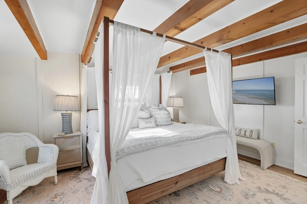 4 bed, 2 bath apartment for rent at 26 Tennessee Ave, Nantucket — photo 18 of 40