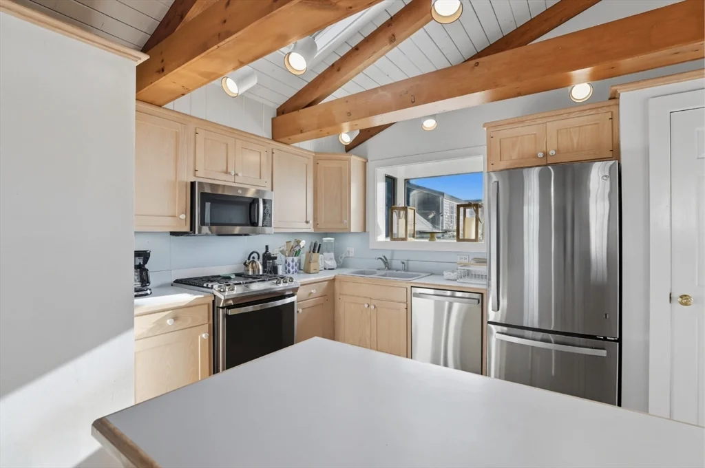 4 bed, 2 bath apartment for rent at 26 Tennessee Ave, Nantucket — photo 15 of 40