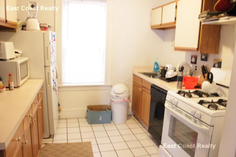 3 bed, 1 bath apartment for rent at 26 Union St Unit 1, Brighton — photo 1 of 4