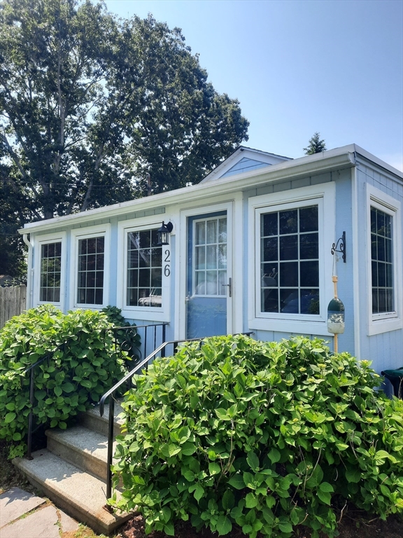 2 bed, 1 bath apartment for rent at 26 Virginia St, Marshfield — photo 2 of 8