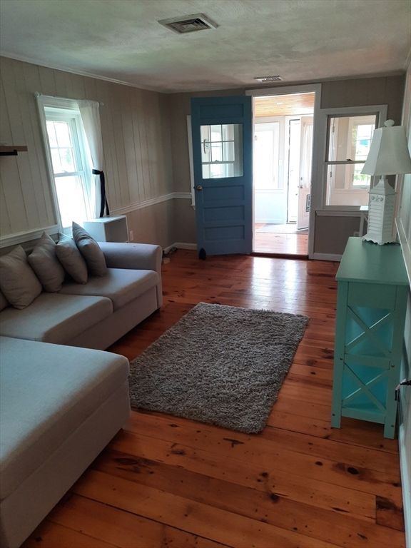 2 bed, 1 bath apartment for rent at 26 Virginia St, Marshfield — photo 7 of 8