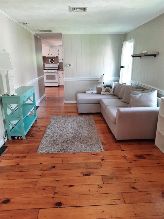 2 bed, 1 bath apartment for rent at 26 Virginia St, Marshfield — photo 3 of 8