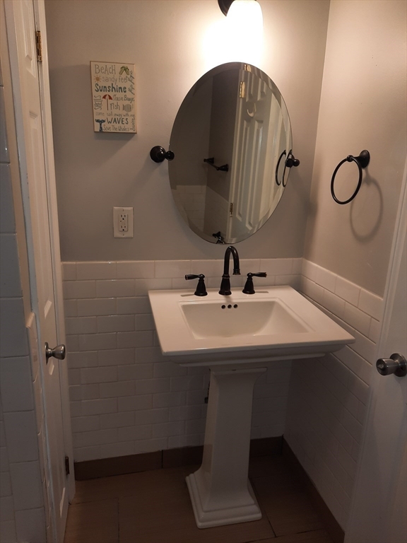 2 bed, 1 bath apartment for rent at 26 Virginia St, Marshfield — photo 6 of 8