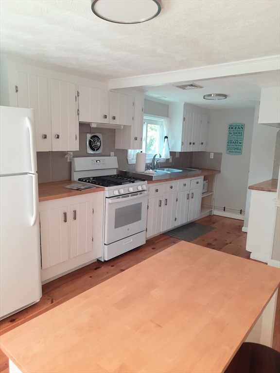 2 bed, 1 bath apartment for rent at 26 Virginia St, Marshfield — photo 5 of 8