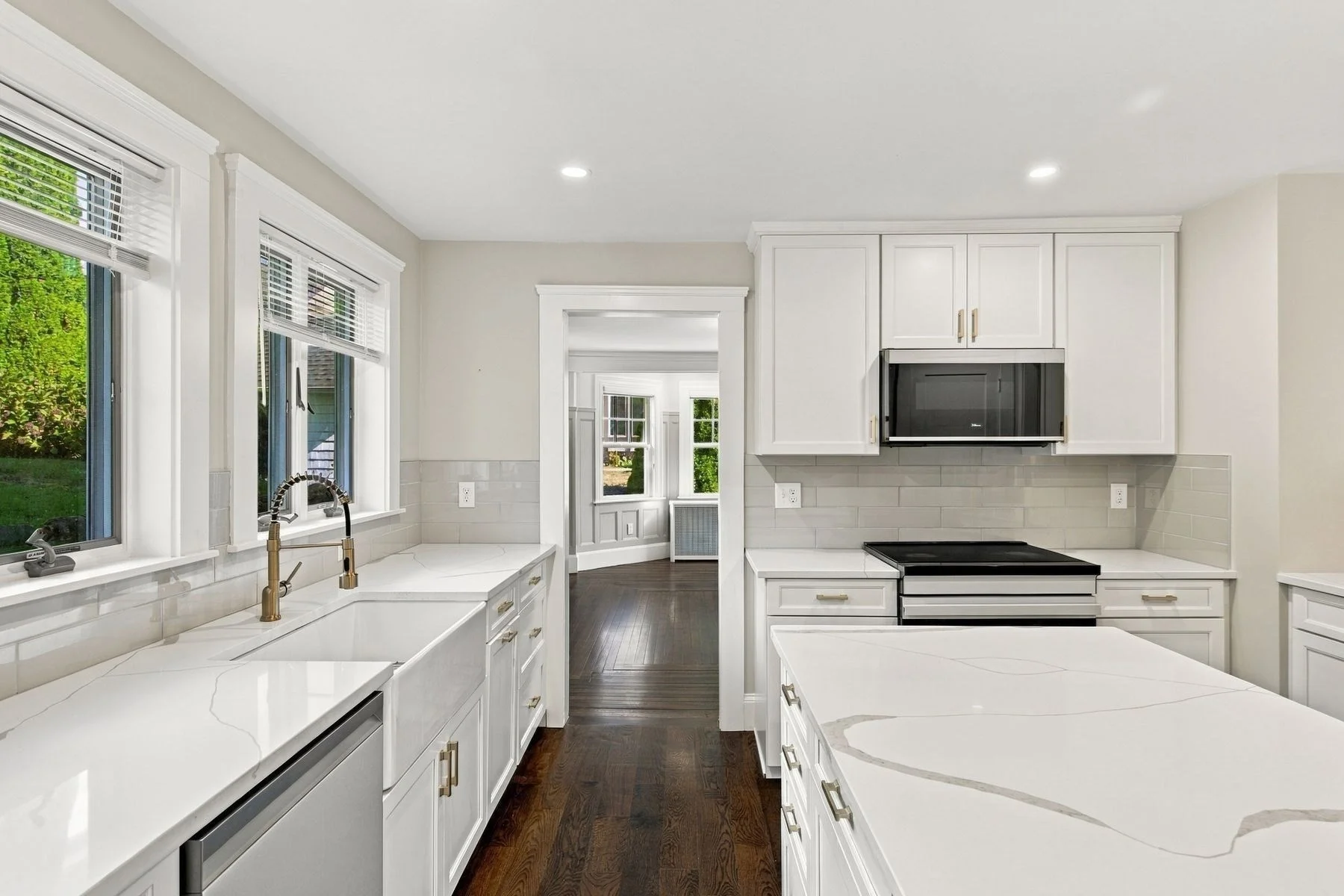 4 bed, 2 bath apartment for rent at 26 Walker Rd, Swampscott — photo 2 of 39