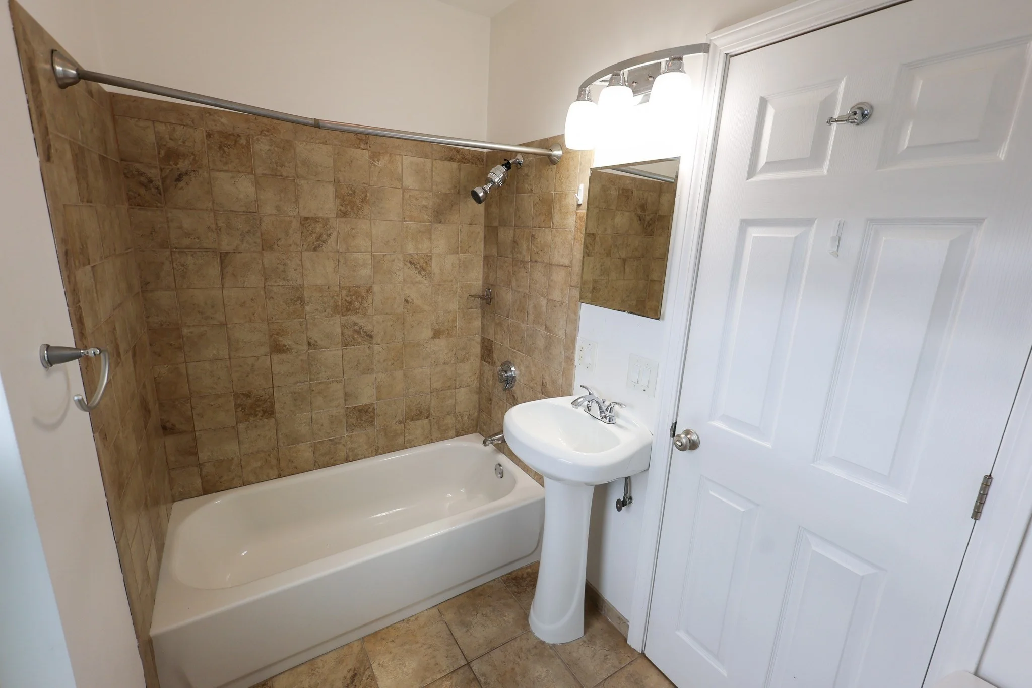 2 bed, 1 bath apartment for rent at 26 Wayne St Unit 2, Roxbury — photo 9 of 12