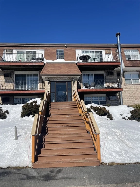 2 bed, 1 bath apartment for rent at 26 Williamsburg Ct Unit 22, Shrewsbury — photo 2 of 11