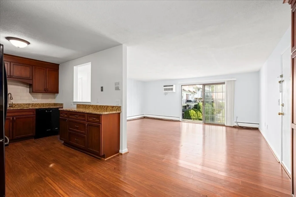 2 bed, 1 bath apartment for rent at 26 Williamsburg Ct Unit 22, Shrewsbury — photo 4 of 11