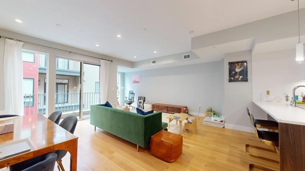 3 bed, 2.5 bath apartment for rent at 260 Beacon St Unit 204, Somerville — photo 6 of 22