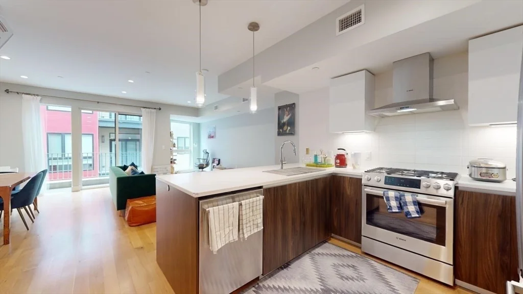 3 bed, 2.5 bath apartment for rent at 260 Beacon St Unit 204, Somerville — photo 3 of 22