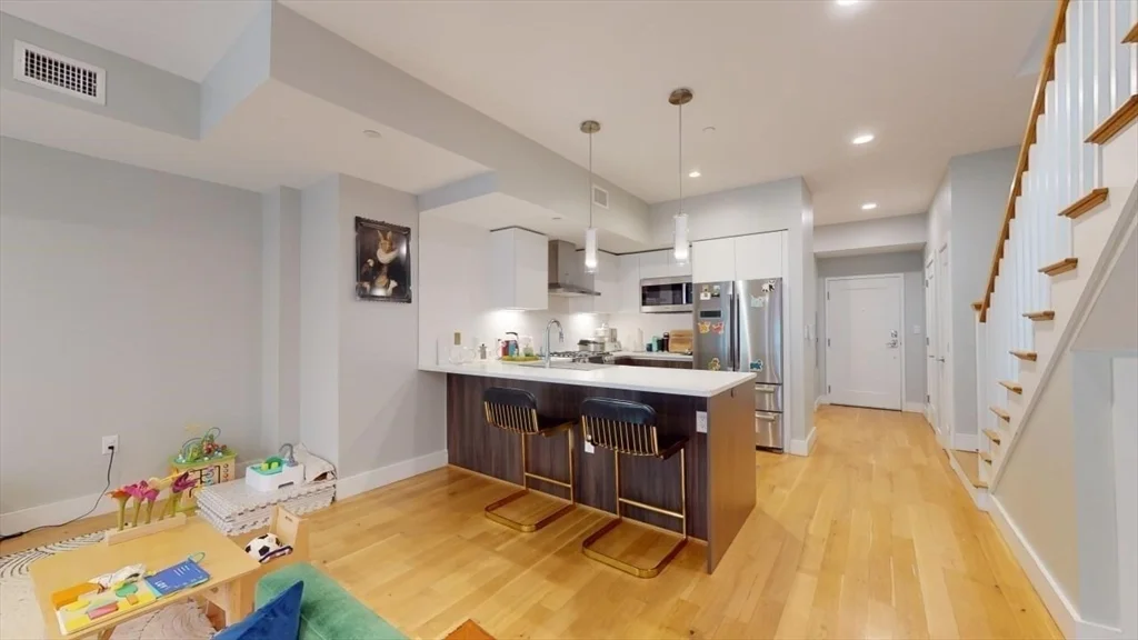 3 bed, 2.5 bath apartment for rent at 260 Beacon St Unit 204, Somerville