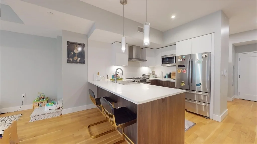 3 bed, 2.5 bath apartment for rent at 260 Beacon St Unit 204, Somerville — photo 2 of 22