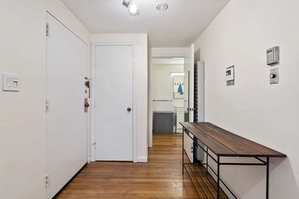Studio bed, 1 bath apartment for rent at 260 Beacon St Unit 3, Back Bay — photo 9 of 14