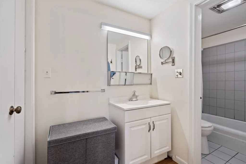 Studio bed, 1 bath apartment for rent at 260 Beacon St Unit 3, Back Bay — photo 8 of 14