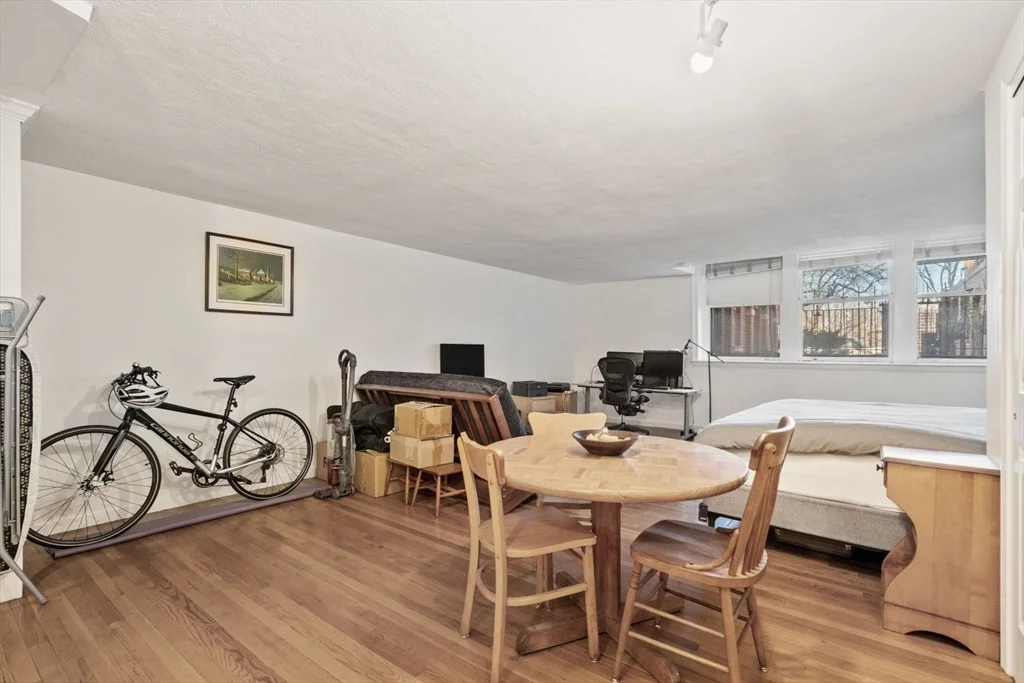 Studio bed, 1 bath apartment for rent at 260 Beacon St Unit 3, Back Bay — photo 4 of 14