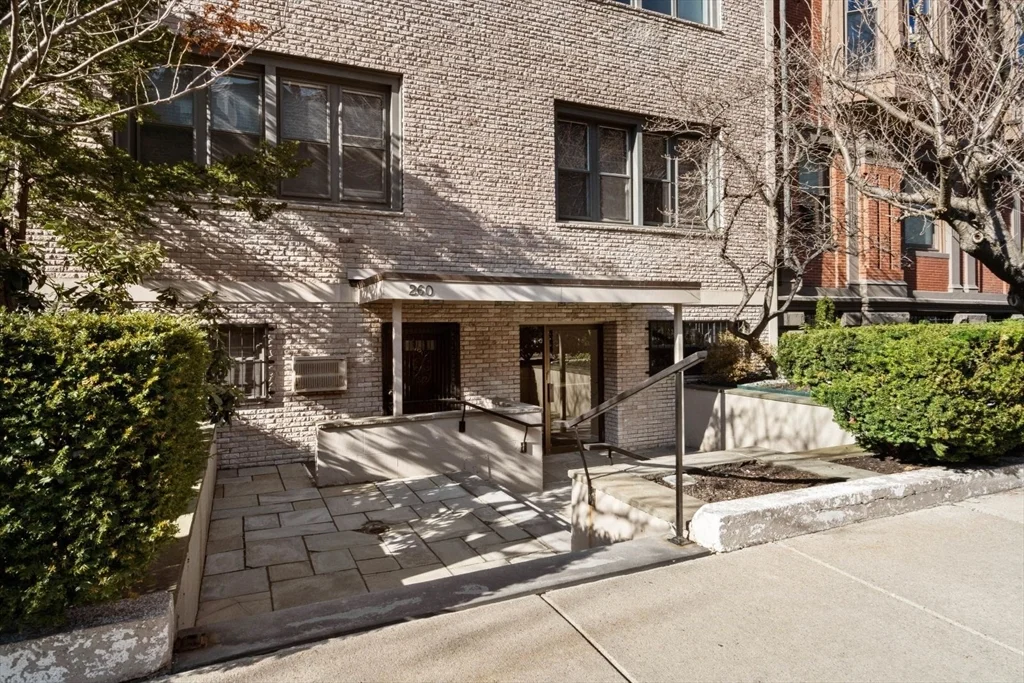 Studio bed, 1 bath apartment for rent at 260 Beacon St Unit 3, Back Bay — photo 13 of 14