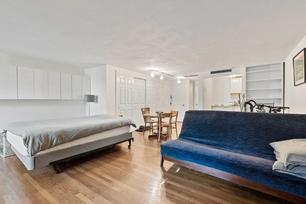 Studio bed, 1 bath apartment for rent at 260 Beacon St Unit 3, Back Bay