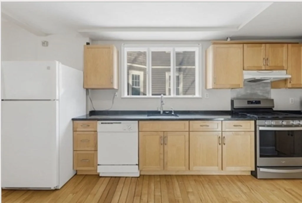 3 bed, 1 bath apartment for rent at 260 Brookline St Unit 1, Cambridgeport — photo 9 of 12