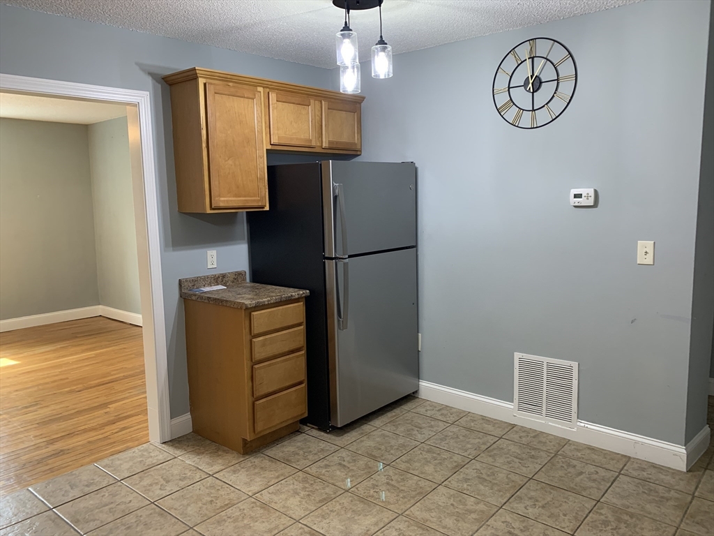 2 bed, 1 bath apartment for rent at 260 Fountain St Unit C 5, Fall River — photo 4 of 15