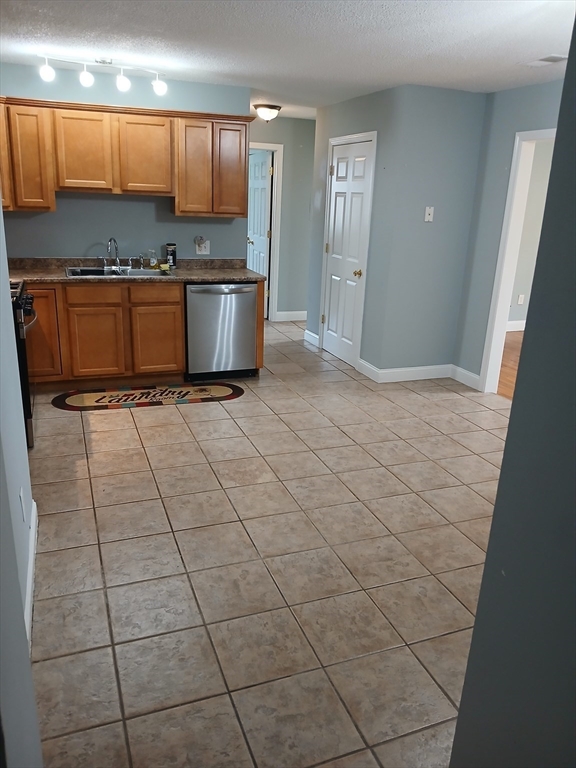 2 bed, 1 bath apartment for rent at 260 Fountain St Unit C 5, Fall River — photo 2 of 15
