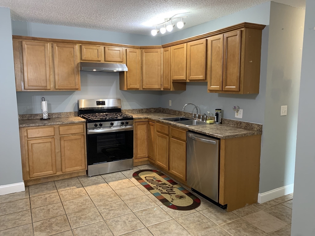 2 bed, 1 bath apartment for rent at 260 Fountain St Unit C 5, Fall River — photo 3 of 15