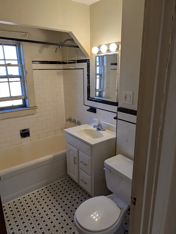 1 bed, 1 bath apartment for rent at 260 Main St Unit 14, Tufts University — photo 3 of 7