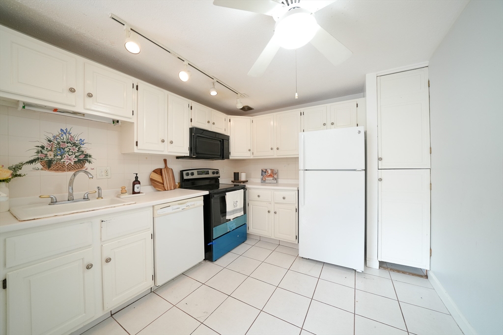 2 bed, 1 bath apartment for rent at 260 Tremont Unit 13, Melrose — photo 10 of 17