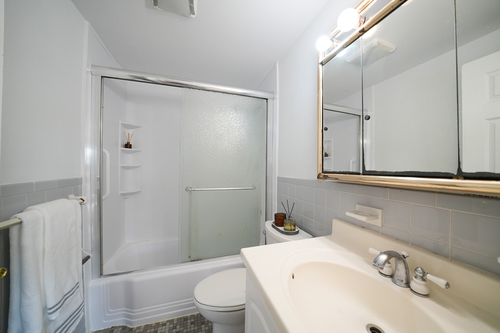 2 bed, 1 bath apartment for rent at 260 Tremont Unit 13, Melrose — photo 8 of 17
