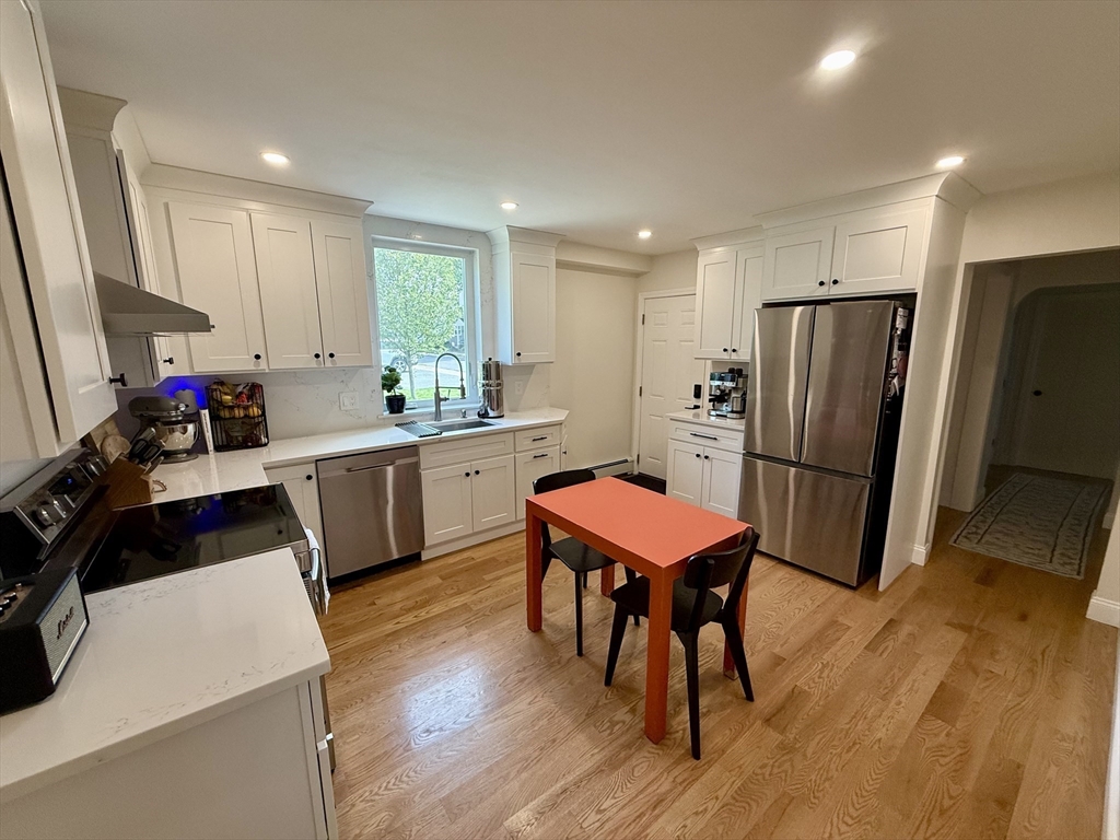 3 bed, 1 bath apartment for rent at 260 Washington St Unit 1, Peabody — photo 2 of 8