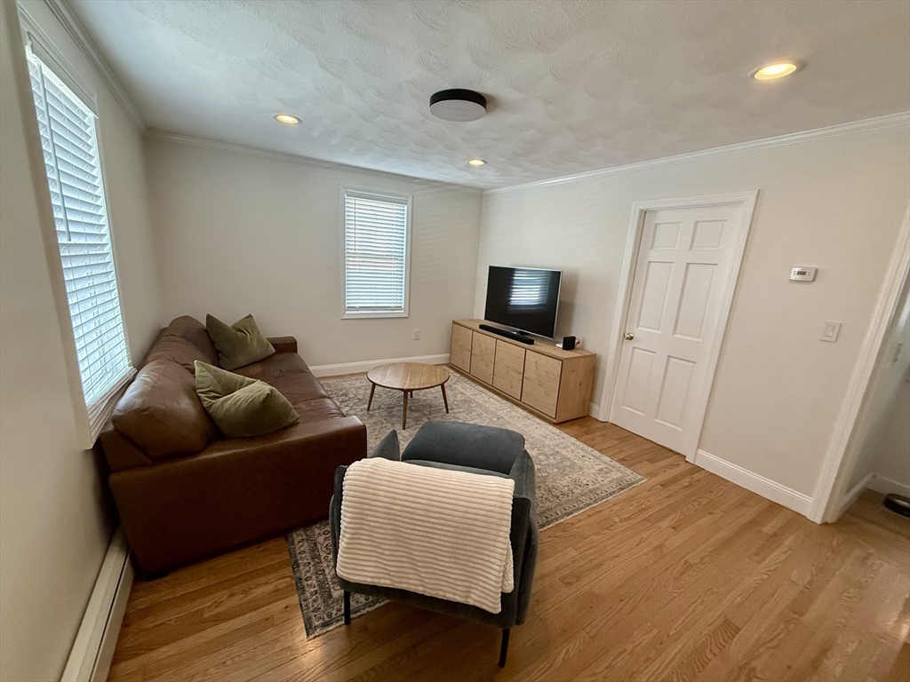 3 bed, 1 bath apartment for rent at 260 Washington St Unit 1, Peabody — photo 3 of 8
