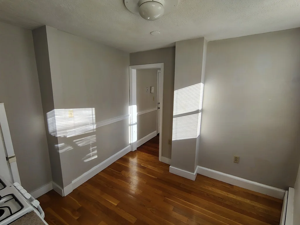 1 bed, 1 bath apartment for rent at 260 Washington St Unit 23, Salem — photo 3 of 6