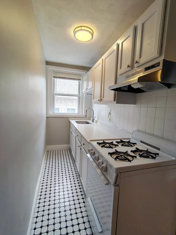 2 bed, 1 bath apartment for rent at 260 Washington St Unit 28, Glenwood — photo 2 of 9