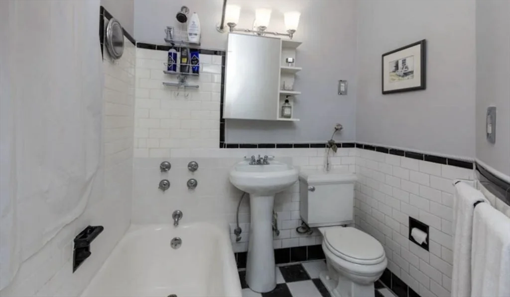 1 bed, 1 bath apartment for rent at 261 Beacon St Unit 21, Back Bay — photo 5 of 7