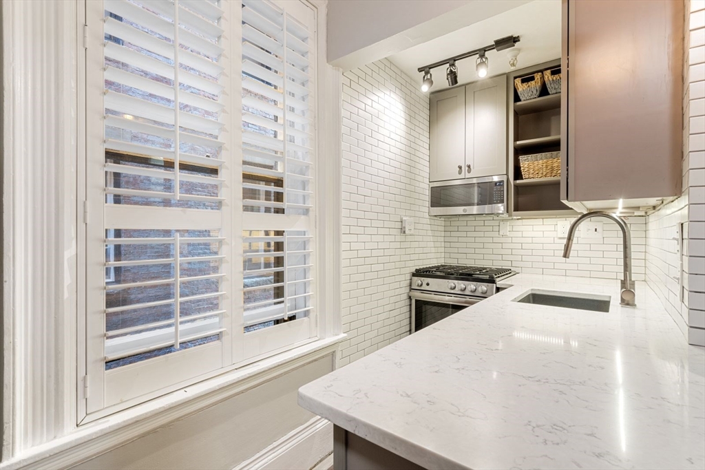 Studio bed, 1 bath apartment for rent at 261 Beacon St Unit 32, Back Bay — photo 6 of 10