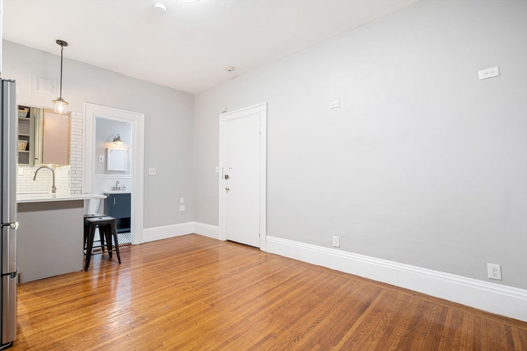 Studio bed, 1 bath apartment for rent at 261 Beacon St Unit 32, Back Bay — photo 4 of 10