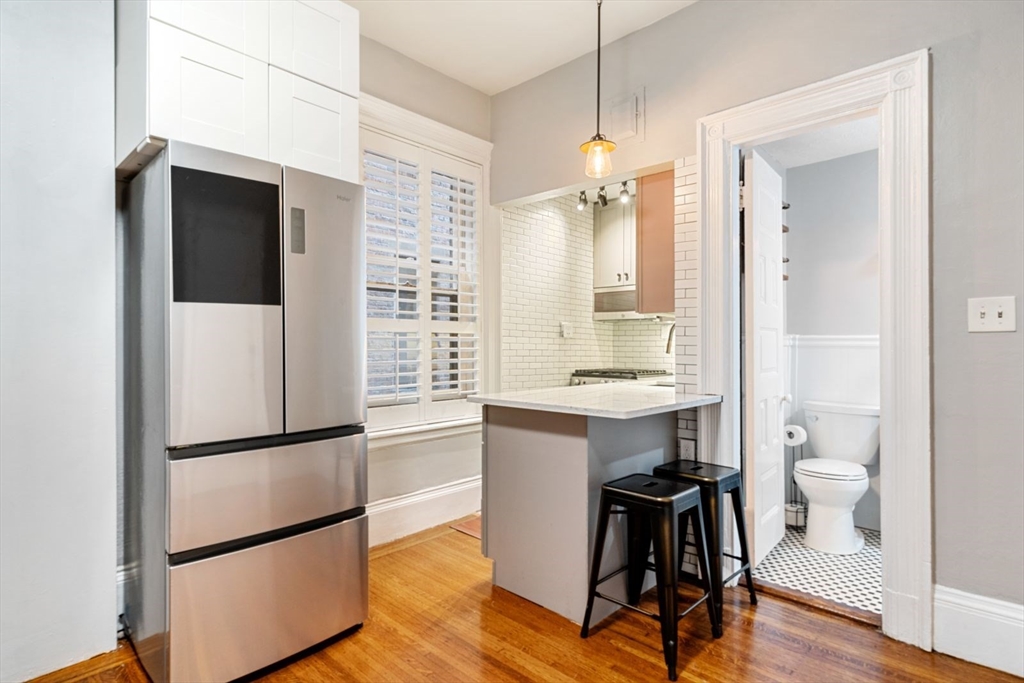 Studio bed, 1 bath apartment for rent at 261 Beacon St Unit 32, Back Bay — photo 5 of 10