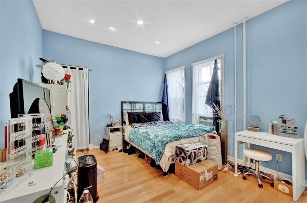 Studio bed, 1 bath apartment for rent at 261 Beacon St Unit 52, Back Bay — photo 5 of 12