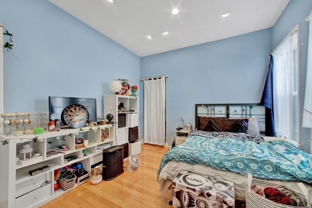 Studio bed, 1 bath apartment for rent at 261 Beacon St Unit 52, Back Bay — photo 4 of 12
