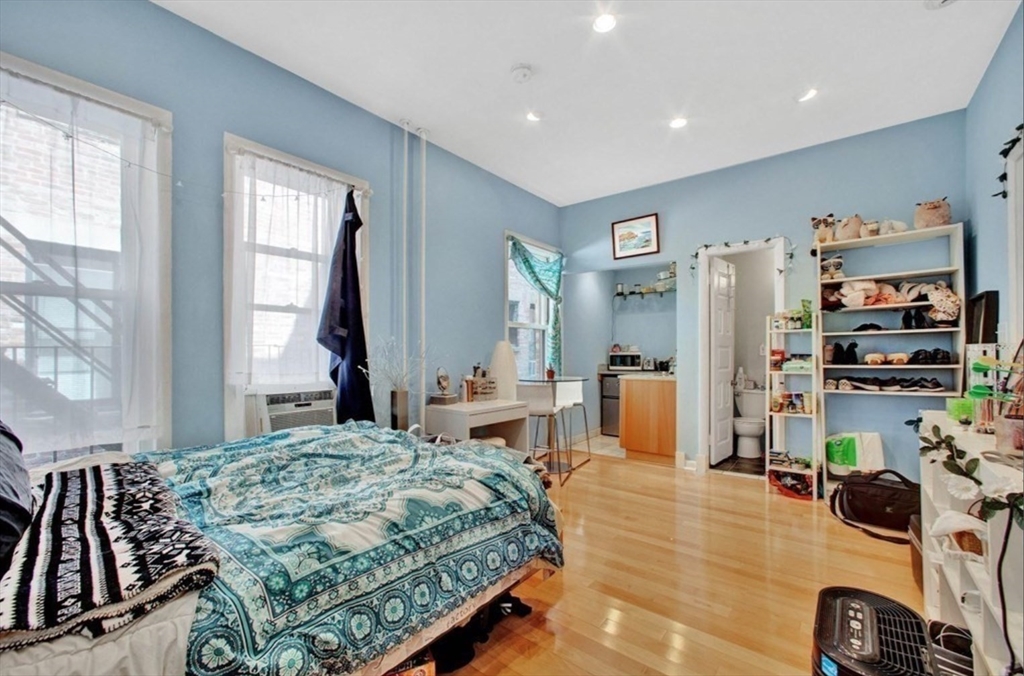 Studio bed, 1 bath apartment for rent at 261 Beacon St Unit 52, Back Bay — photo 3 of 12
