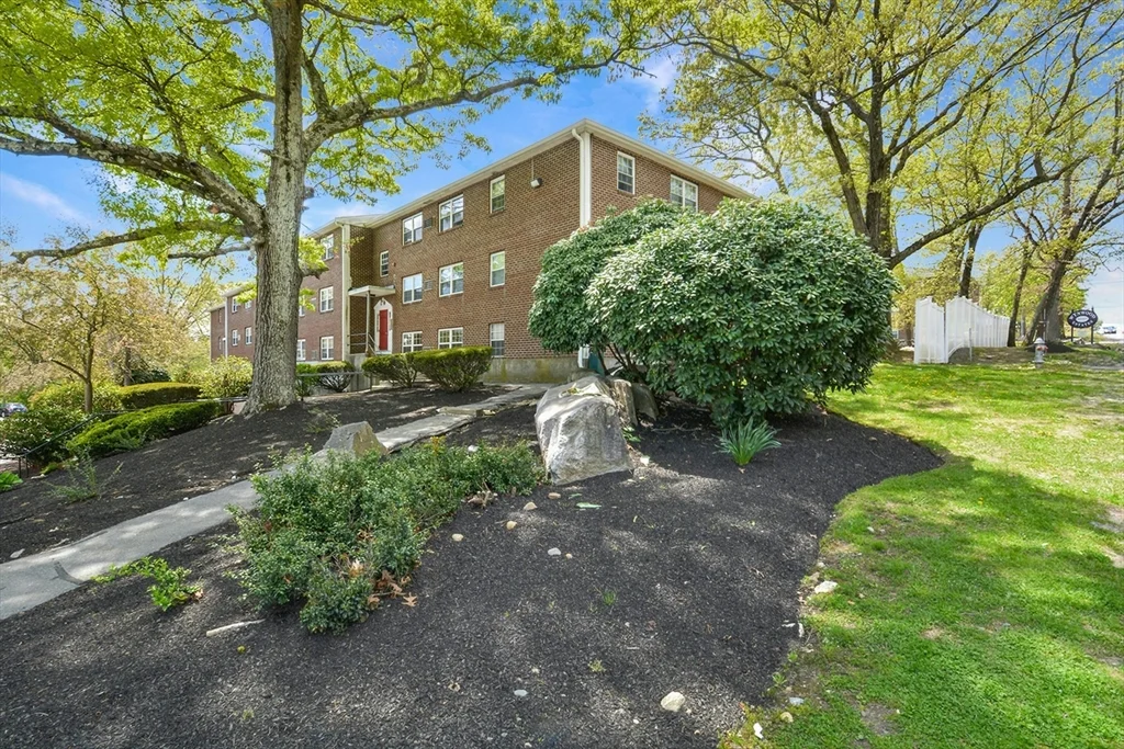 2 bed, 1 bath apartment for rent at 261 Boston Post Rd E Unit 2, Marlborough