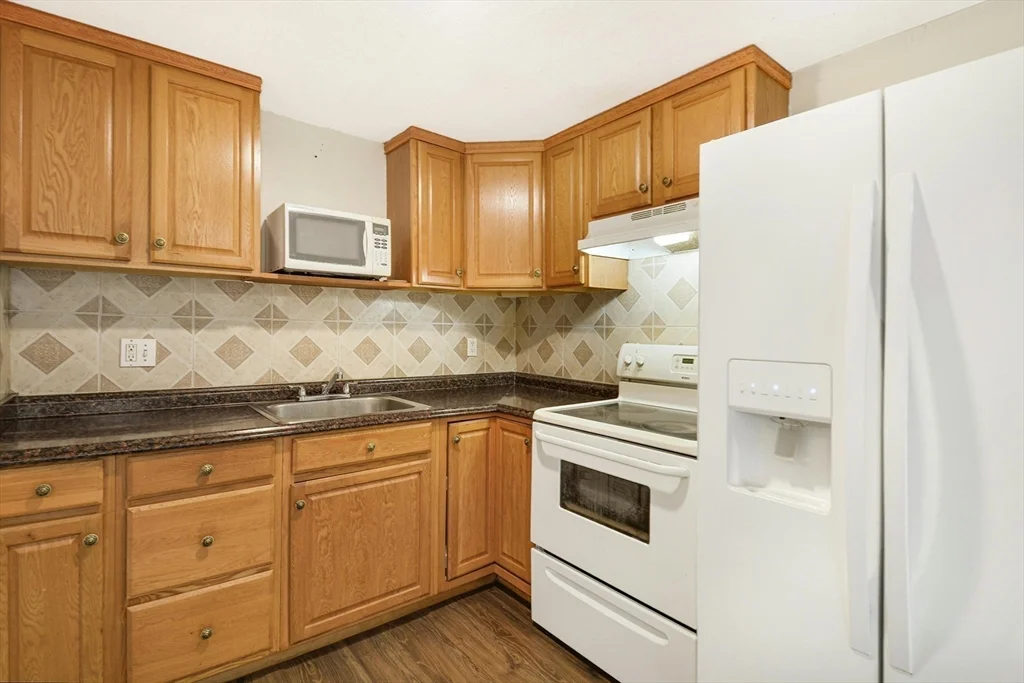 2 bed, 1 bath apartment for rent at 261 Boston Post Rd E Unit 2, Marlborough — photo 3 of 19