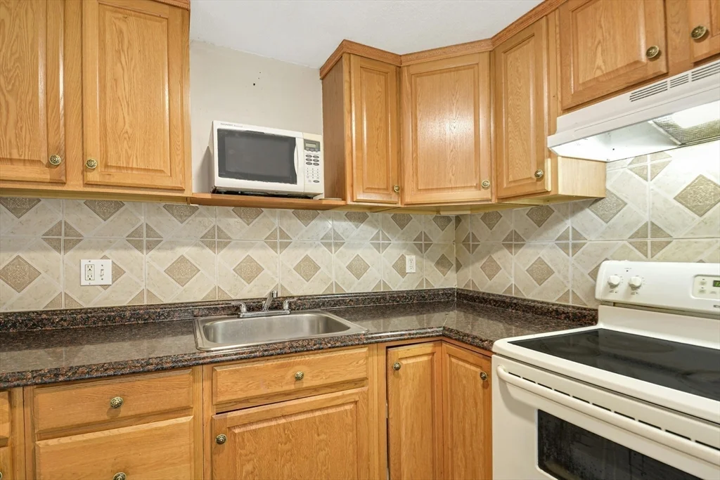 2 bed, 1 bath apartment for rent at 261 Boston Post Rd E Unit 2, Marlborough — photo 4 of 19