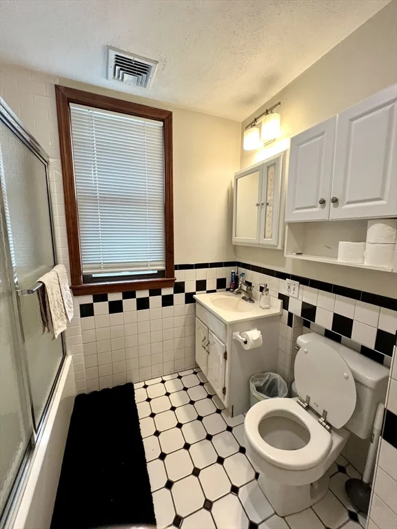 3 bed, 1 bath apartment for rent at 261 E St Unit 2, South Boston — photo 13 of 16