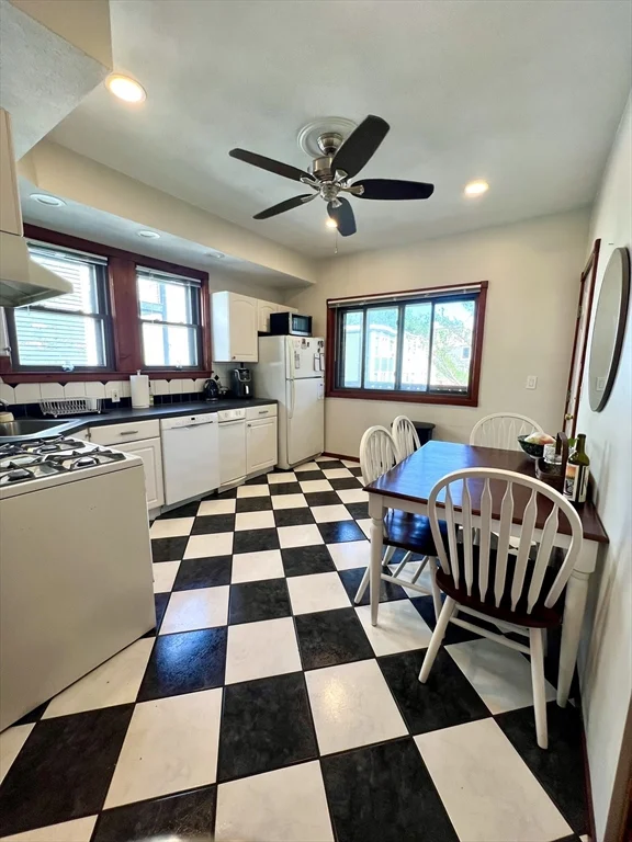 3 bed, 1 bath apartment for rent at 261 E St Unit 2, South Boston — photo 14 of 16